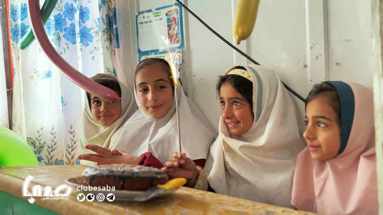 یک قایق روی دریا