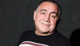 حضور خسرو احمدی روی صحنه
